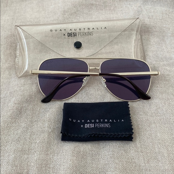 QUAY AUSTRALIA x DESI PERKINS HIGH KEY MINI SUNGLASSES - Picture 2 of 6